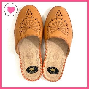 NWT Tan natural leather embossed mules 6.5